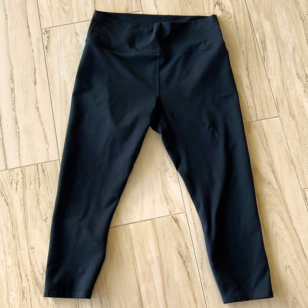 Fabletics Power Hold Capri length leggings. Size XL
